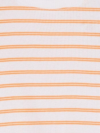 T-shirt côtelé avec bords ondulés et motifs