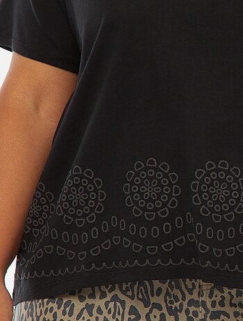T-shirt en jersey effet broderie à la base