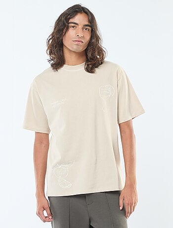 T-shirt imprimé avec broderie poitrine et imprimé au dos