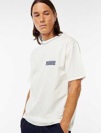T-shirt imprimé avec broderie poitrine et imprimé au dos