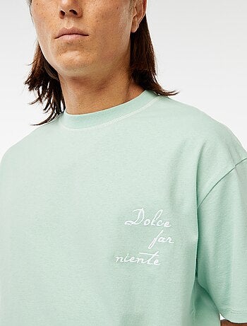 T-shirt imprimé avec broderie poitrine et imprimé au dos