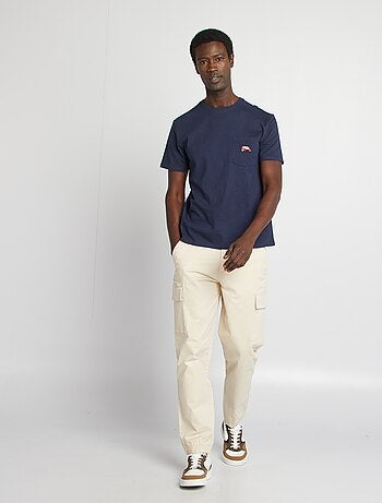 T-shirt manches courtes avec poche poitrine et broderie