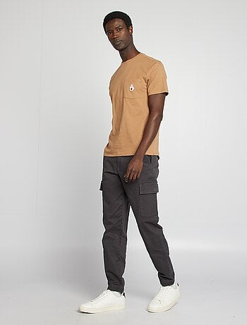 T-shirt manches courtes avec poche poitrine et broderie