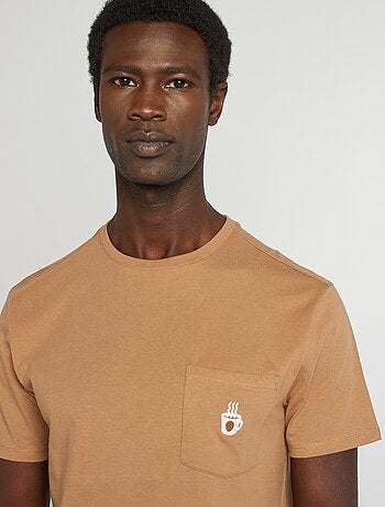 T-shirt manches courtes avec poche poitrine et broderie
