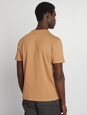 T-shirt manches courtes avec poche poitrine et broderie