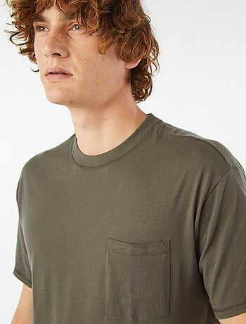 T-shirt uni avec poche poitrine