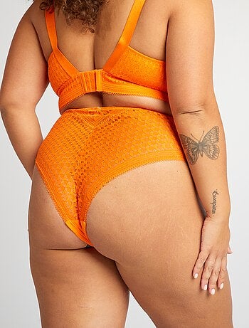 Tanga en dentelle transparente