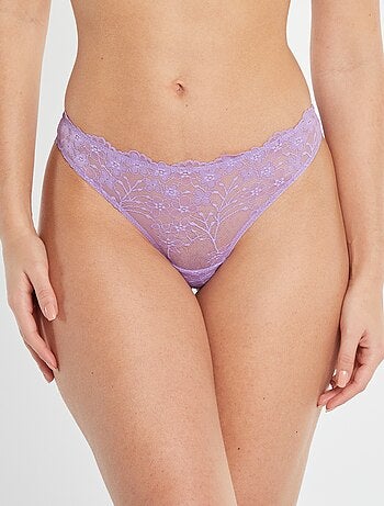 Tanga en dentelle transparente