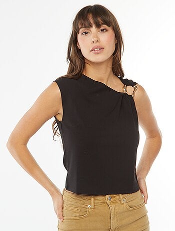 Top asymétrique twisté avec boucle dorée