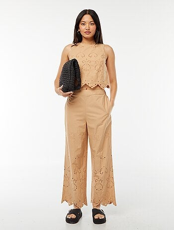 Top sans manches avec broderies anglaises
