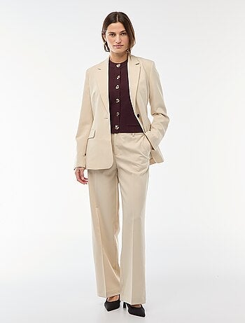 Veste blazer unie à la coupe cintrée