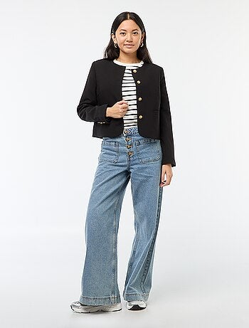 Veste courte à boutons dorés