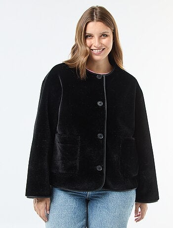 Veste courte en fausse fourrure