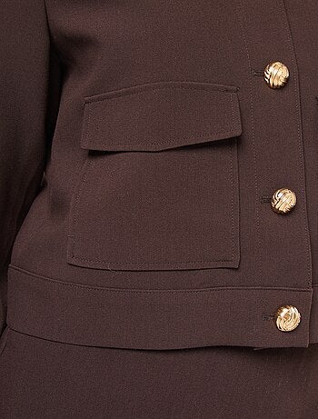 Veste de costume avec boutons dorés coupe courte
