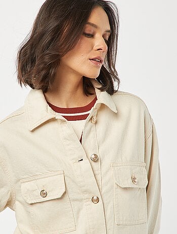 Veste en jean avec boutons dorés