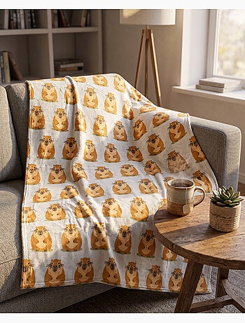 🦫 FLANEL CAPYBARA DEKEN 110x150cm : kawaii all-over op witte achtergrond — royaal formaat om jezelf