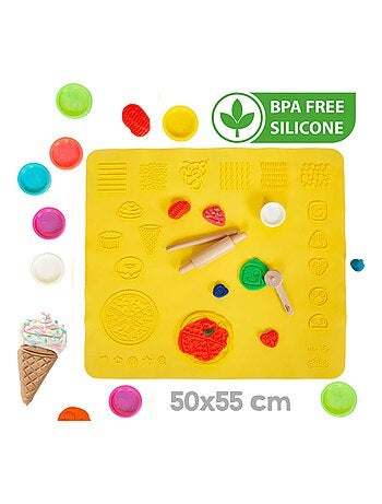 12 boites de pâte à modeler + tapis et accessoires 'roba x Play-Doh'