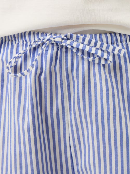 2-delige pyjamaset: T-shirt + gestreepte pyjamabroek - Kiabi 2-delige pyjamaset: T-shirt + gestreepte pyjamabroek - Kiabi