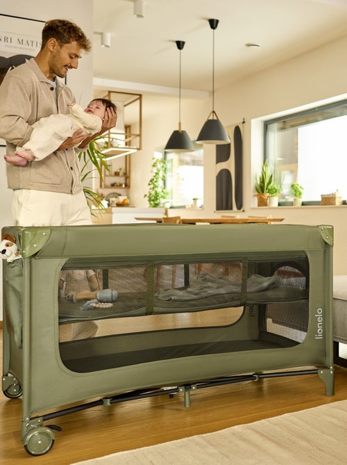 2-in-1 reisbedje LIONELO Jasmin – Babybox – Snel inklapbaar – Wieltjes – 0–36 maanden – Zijvak - Kiabi 2-in-1 reisbedje LIONELO Jasmin – Babybox – Snel inklapbaar – Wieltjes – 0–36 maanden – Zijvak - Kiabi