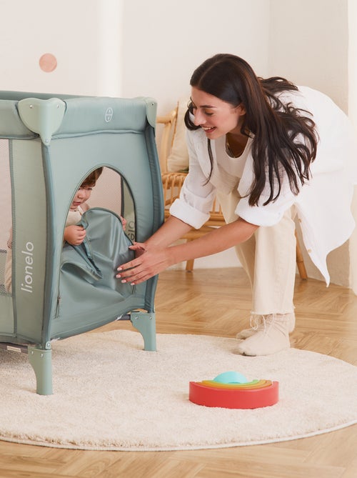 2-in-1 reisbedje LIONELO Stefi Plus – Babybox – Matras met hoge dichtheid – Wieltjes – 0-36 maanden - Kiabi 2-in-1 reisbedje LIONELO Stefi Plus – Babybox – Matras met hoge dichtheid – Wieltjes – 0-36 maanden - Kiabi