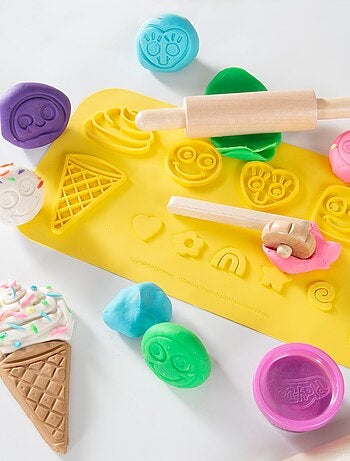 6 potjes boetseerklei + schort + speelmat en accessoires 'roba x Play-Doh'