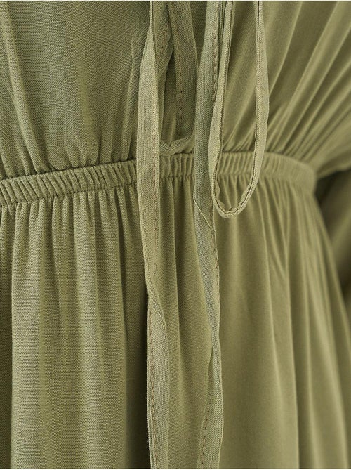 A-vormige aansluitende midi-jurk met v-hals en biesdetail bdart - Kiabi A-vormige aansluitende midi-jurk met v-hals en biesdetail bdart - Kiabi