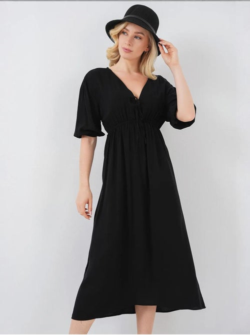A-vormige aansluitende midi-jurk met v-hals en biesdetail bdart - Kiabi A-vormige aansluitende midi-jurk met v-hals en biesdetail bdart - Kiabi