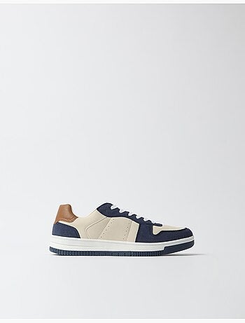 Aangetaste sneakers, mo fashion