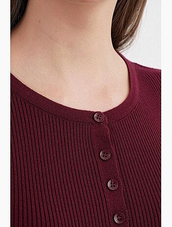 Aansluitend ribgebreid vest met knopen mixray