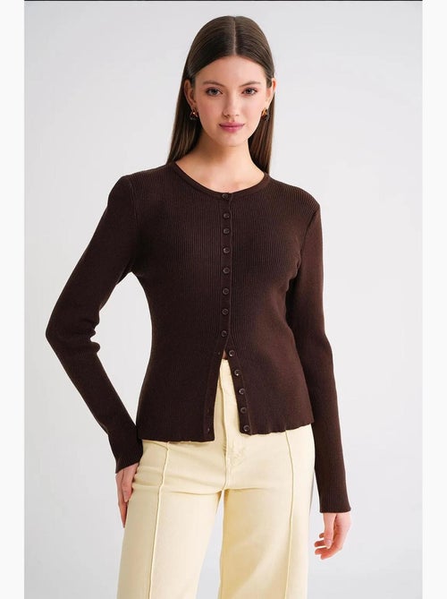 Aansluitend ribgebreid vest met knopen mixray - Kiabi Aansluitend ribgebreid vest met knopen mixray - Kiabi