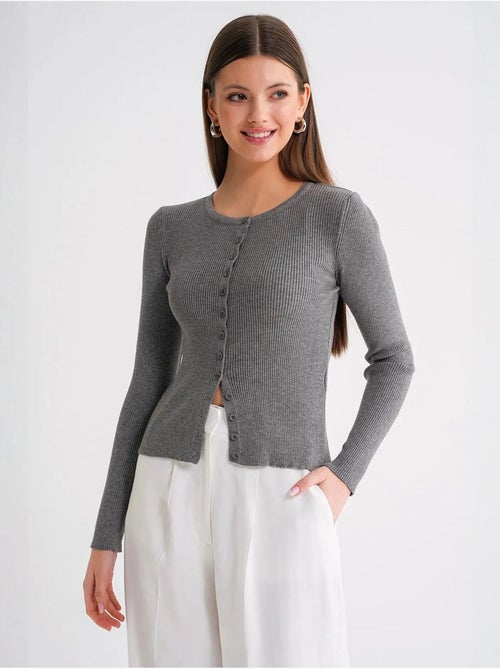 Aansluitend ribgebreid vest met knopen mixray - Kiabi Aansluitend ribgebreid vest met knopen mixray - Kiabi