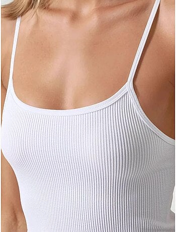 Aansluitende basic tanktop met ronde hals hiccup