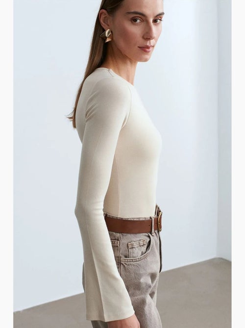 Aansluitende blouse met lange mouwen en ronde hals dilvin - Kiabi Aansluitende blouse met lange mouwen en ronde hals dilvin - Kiabi