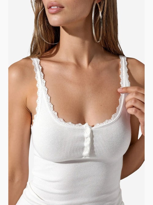 Aansluitende cami-top met kanten afwerking busem - Kiabi Aansluitende cami-top met kanten afwerking busem - Kiabi