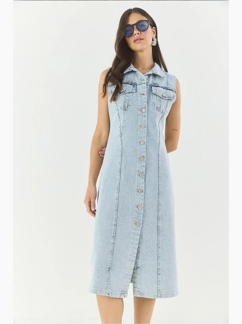 Aansluitende denim midi-jurk met knoopsluiting lucci Lichtblauw - Kiabi