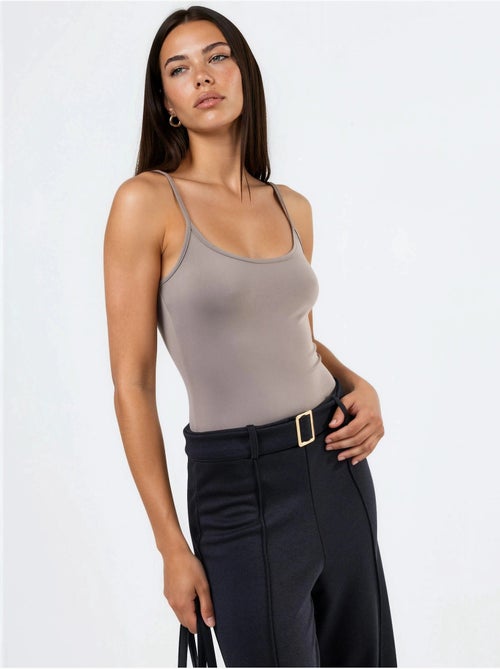 Aansluitende gebreide tanktop met u-hals busem - Kiabi Aansluitende gebreide tanktop met u-hals busem - Kiabi