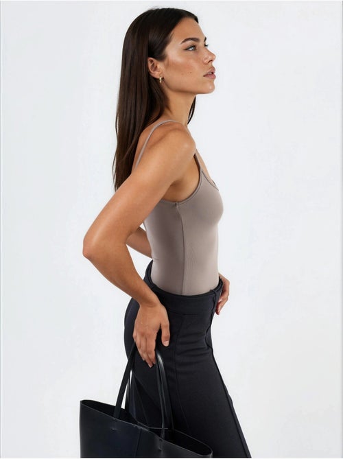 Aansluitende gebreide tanktop met u-hals busem - Kiabi Aansluitende gebreide tanktop met u-hals busem - Kiabi