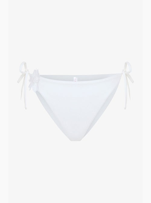 Adeline bikinibroekje met bloemaccessoire penti - Kiabi Adeline bikinibroekje met bloemaccessoire penti - Kiabi