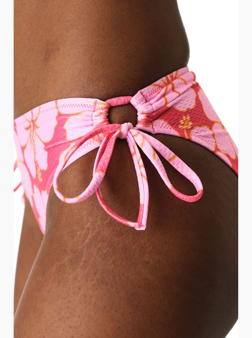 Annetta ring bikinibroekje met bloemenprint en textuur, middelhoge taille penti - Kiabi Annetta ring bikinibroekje met bloemenprint en textuur, middelhoge taille penti - Kiabi