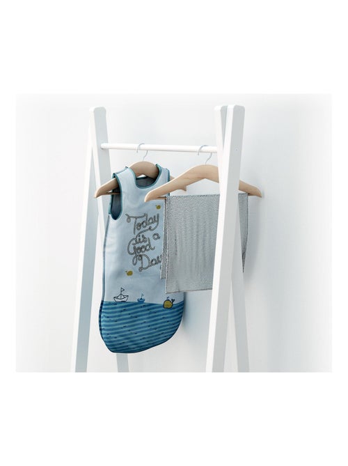 At4 - porte vêtement enfant en bois hooki 50 x 30 x 130 cm - Kiabi At4 - porte vêtement enfant en bois hooki 50 x 30 x 130 cm - Kiabi