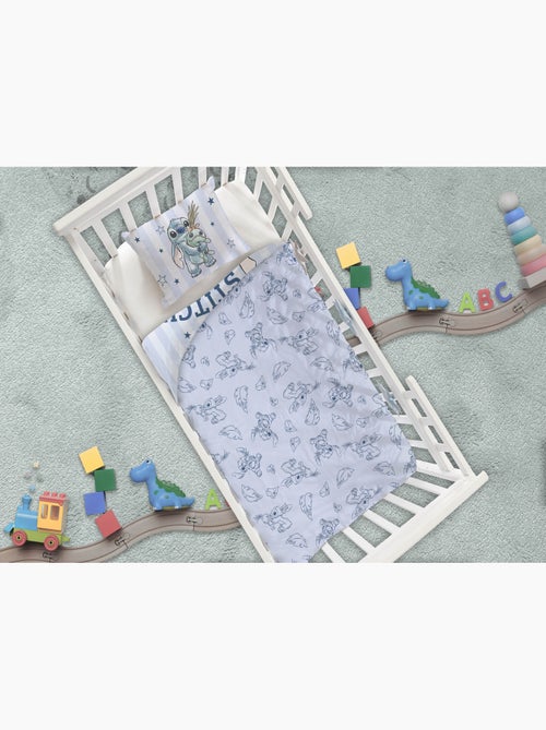 Baby Beddengoed Disney Stitch 100x140cm + Kussensloop 40x60cm – Zachte Blauwe Strepen – 100% Katoen - Kiabi Baby Beddengoed Disney Stitch 100x140cm + Kussensloop 40x60cm – Zachte Blauwe Strepen – 100% Katoen - Kiabi