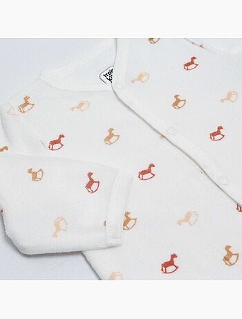 Babyboxpakje met trendy schommelpaardjesmotief