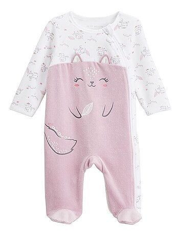 Babypyjama van miss chatchatchat, gemaakt van velours, met ritssluiting.