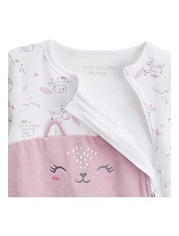 Babypyjama van miss chatchatchat, gemaakt van velours, met ritssluiting.