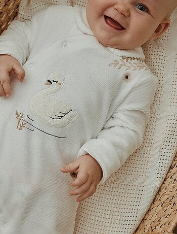Babypyjama van parelfluweel met overslagopening