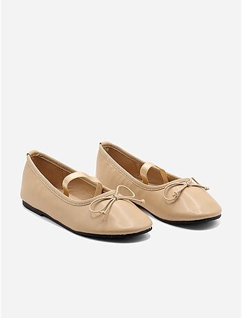 Ballerinas met een decoratieve strik