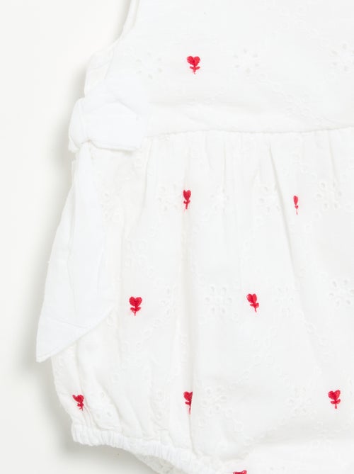 Barboteuse sans manches avec broderies - Kiabi Barboteuse sans manches avec broderies - Kiabi