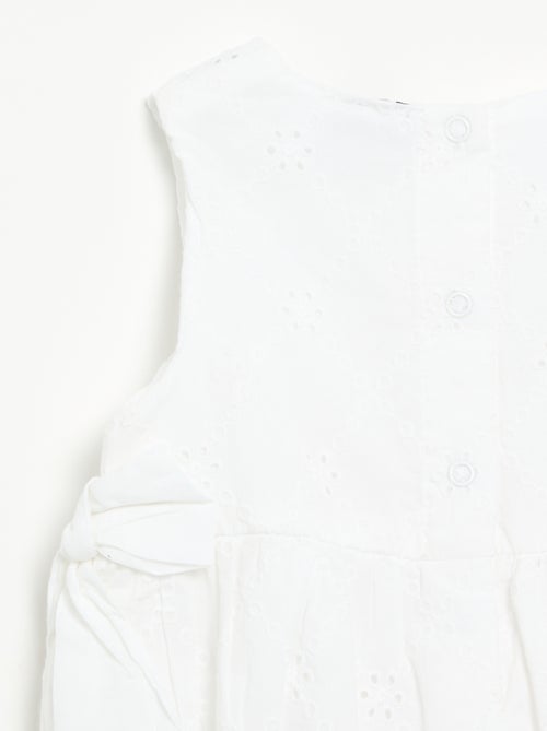 Barboteuse sans manches avec broderies - Kiabi Barboteuse sans manches avec broderies - Kiabi