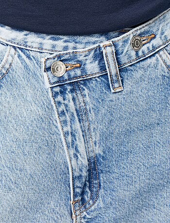 Barrel fit jeans met asymmetrische knoopsluiting