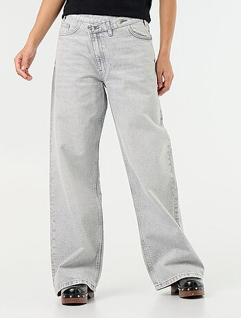 Barrel fit jeans met asymmetrische knoopsluiting